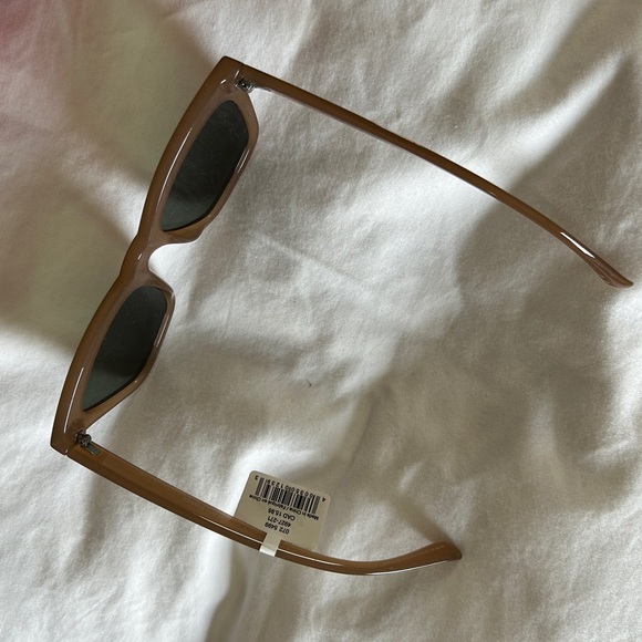 Aerie Sunglasses - *NEW* - Picture 3 of 3